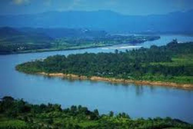 Самая полноводная река в азии. Река Меконг \dams. Реки Индокитая. Река на полуострове Индокитай.