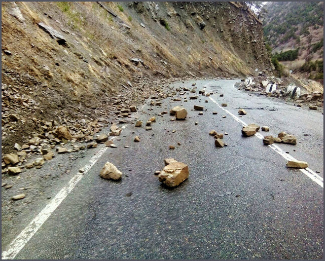 Камнепад в горах Кавказа