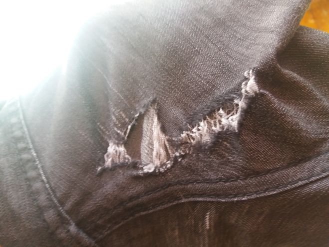 Фото порванные джинсы порвались на попе девушки сексуальные