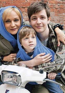 Татьяна Буланова с сыновьями