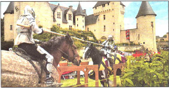 Опиши по фотографии средневековый замок и реконструкцию рыцарского турнира.