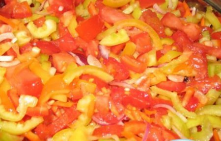салат из помидоров и болгарского перца