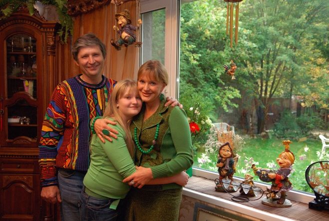 Елена Проклова с мужем и дочерью