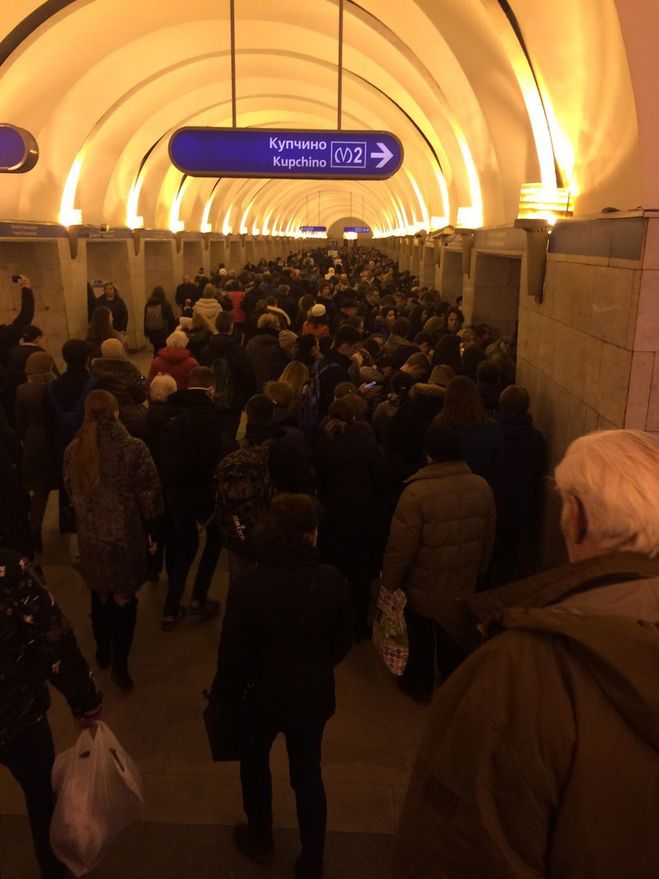 что случилось в метро на синей ветке в санкт петербурге