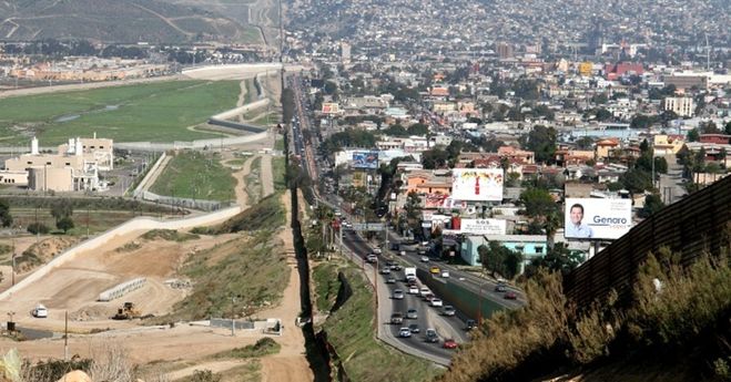 стена между США и Мексикой