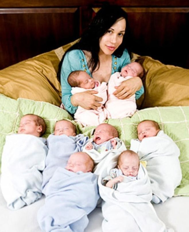 Женщина родила 8 детей сразу