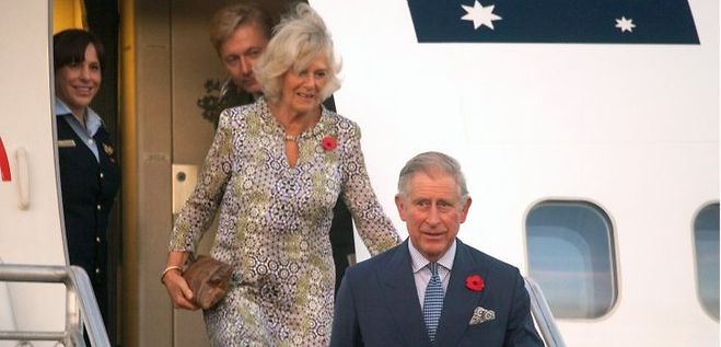принц Чарльз, члены королевской семьи, полет на самолете