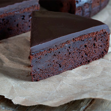 Шоколадный торт без глютена готов