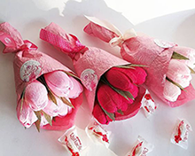 тюльпаны из конфет и гофрированной бумаги