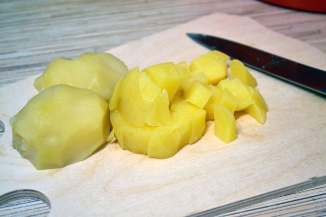 Нарезка варёной картошки