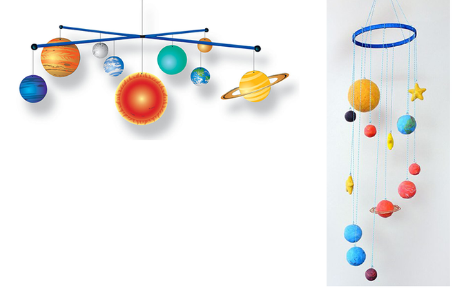 макет солнечной системой вместе с ребенком