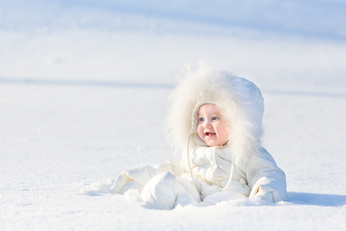 ребенок в снегу