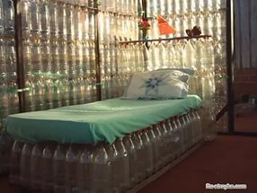 кровать из бутылки