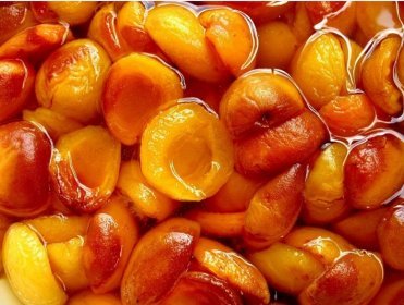 Что можно приготовить из перезревших абрикосов ?