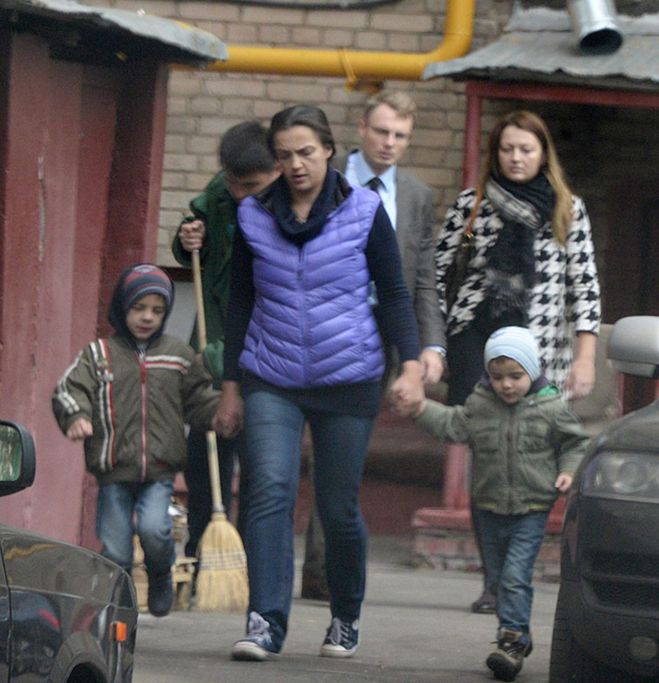 Жена Цыганова Ирина Леонова с детьми