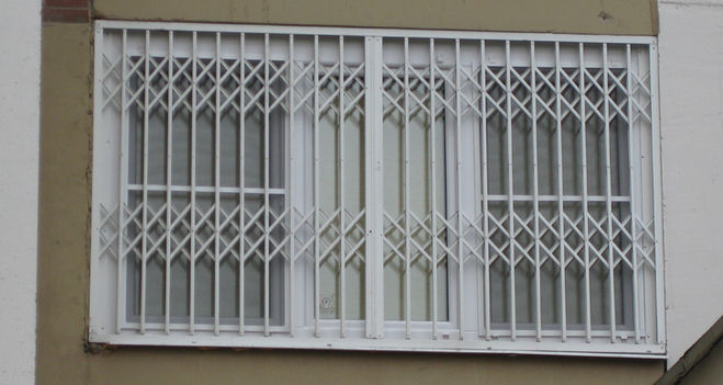 картинка решетка на окнах