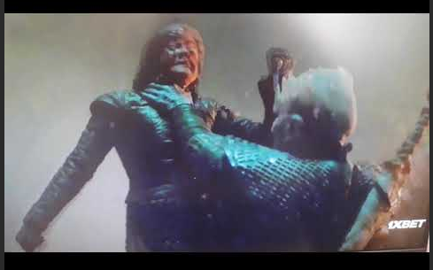 Фрагмент из фильма где Арья убивает Короля Ночи.