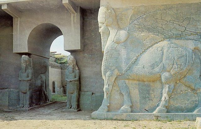 "Ирак, Нимруд, Ассирия, Википедия, Iraq; Nimrud - Assyria, Lamassu's Guarding Palace Entrance" by M.chohan - Own work. Licensed under Public Domain via Wikimedia Commons
