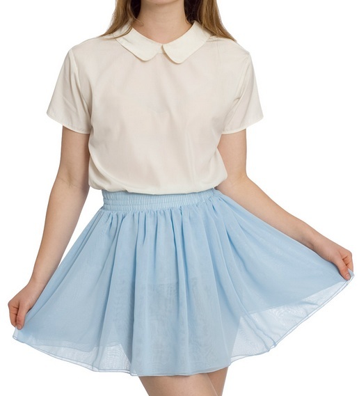 картинка девушки в голубой юбке и белой кофте