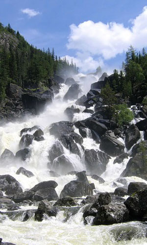 Водопад Учар. Находится в Горном Алтае в долине реки Чулышман.