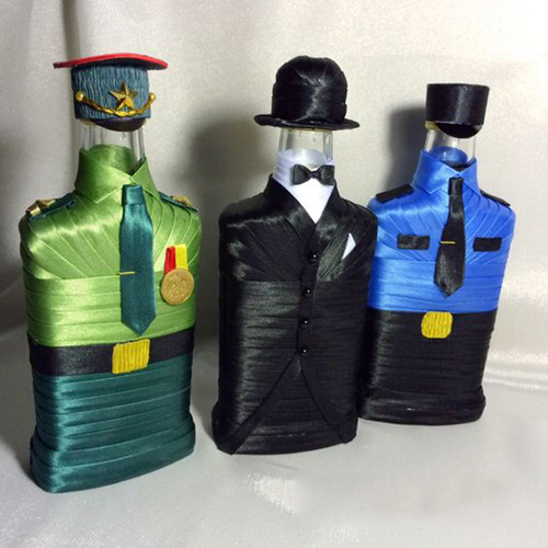 декор бутылки атласными лентами на мужской праздник