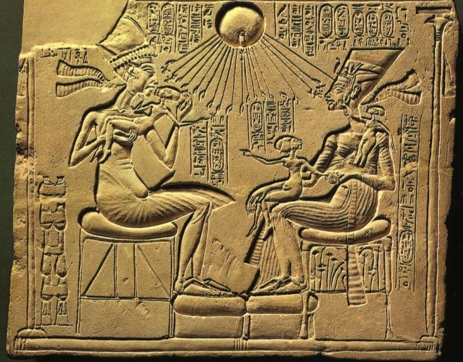 текст при наведении - Эхнатон и Нефертити, бог Атон