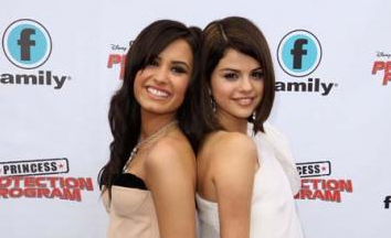 http://www.bolshoyvopros.ru/questions/1983434-gde-poznakomilis-selena-gome­<wbr/>s-i-demi-lovato.html#answer7278553